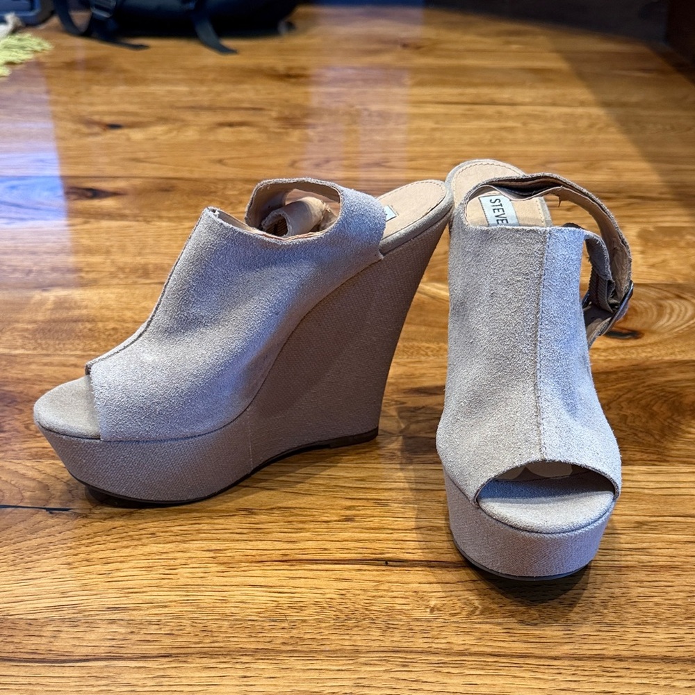 Steve Madden Cream Suede Wedges